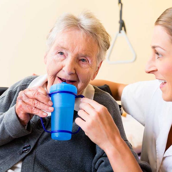 uzozorg-helpen-bij-het-drinken uzozorg-helpen-bij-het-drinken